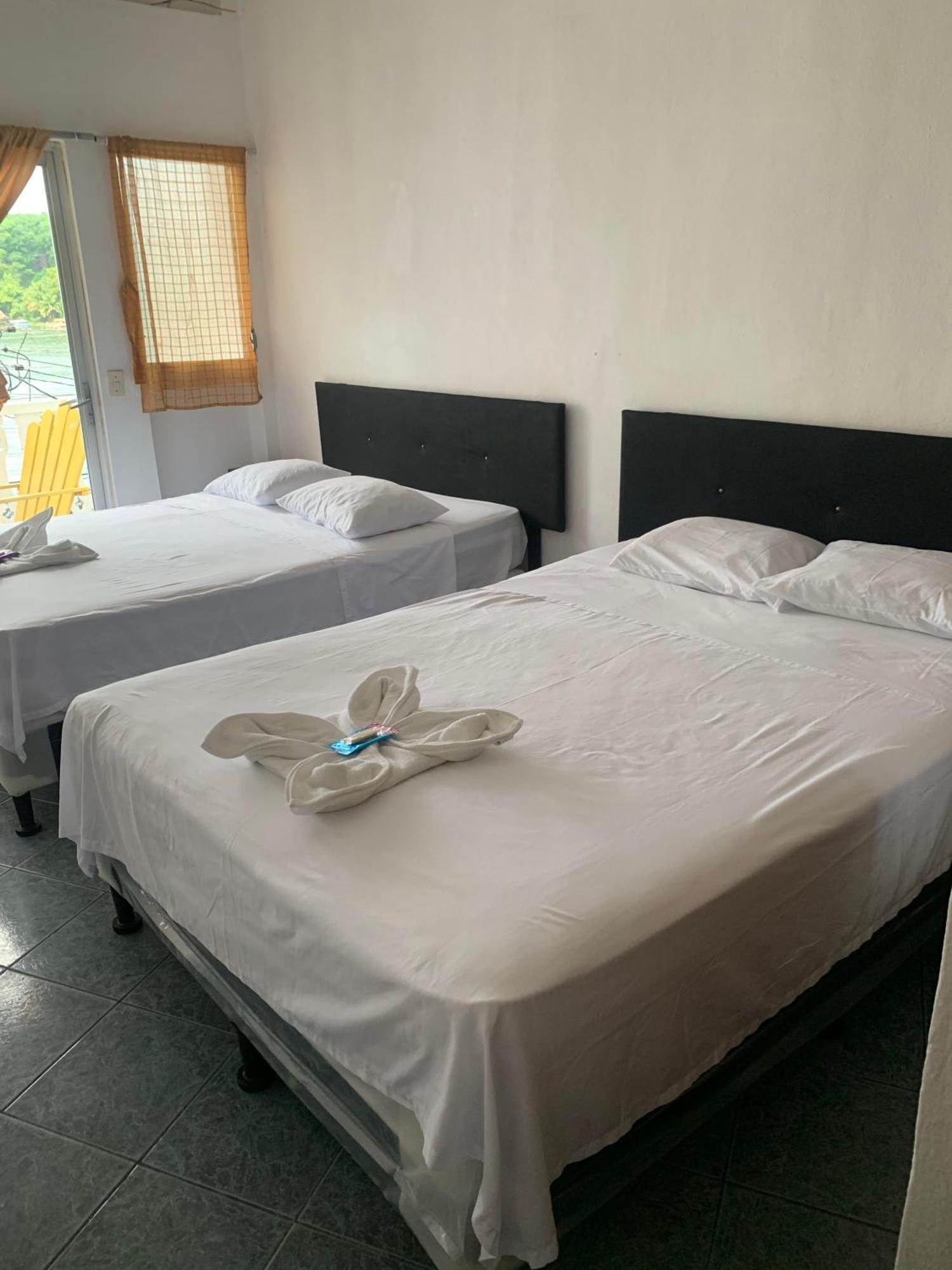 Hotel Aurora Флорес Екстер'єр фото